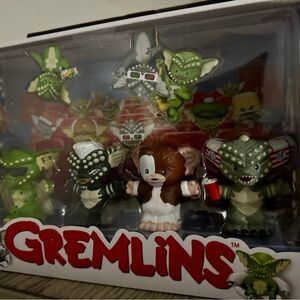 Small Pets Figurine Set - Brown and Green